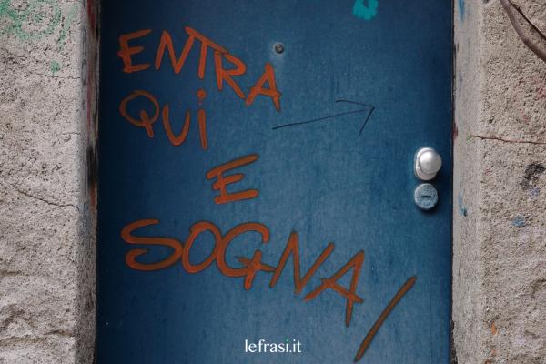 Frasi motivazionali in inglese - If opportunity doesn’t knock, build a door. (Se l'opportunità non bussa, costruisci una porta.)